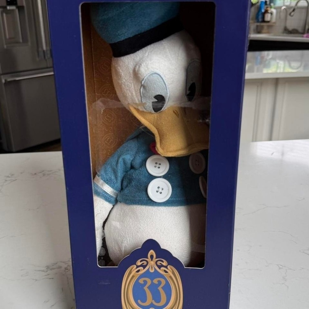 Disney Club 33 Exclusive Donald‎ Duck Plush Embroidered Foot Logo Rare NIB